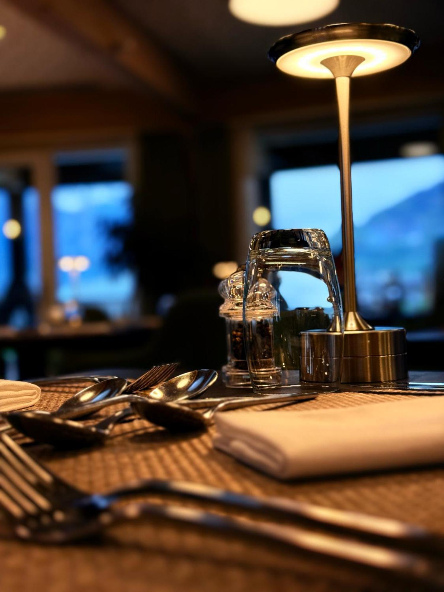 Alp Art Hotel Monthey Collombey-Muraz Ngoại thất bức ảnh